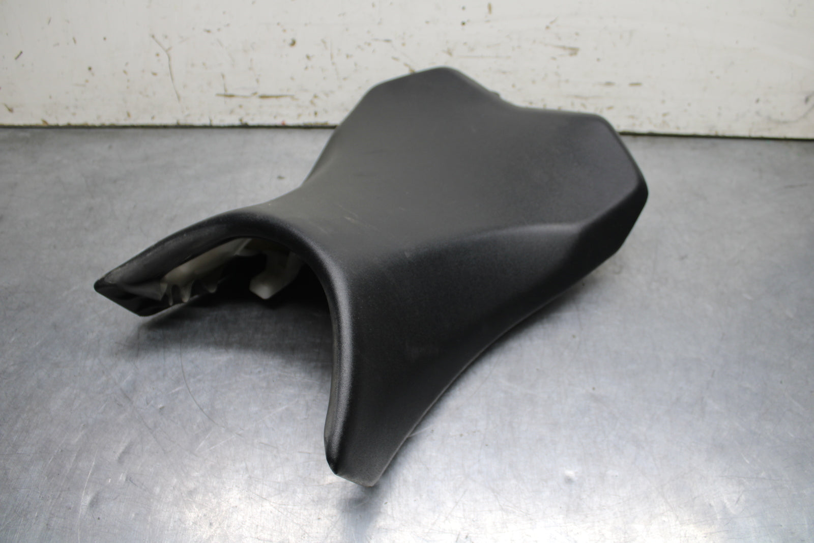 12-13 KAWASAKI Z1000 FRONT DRIVERS SEAT PAD SADDLE PILLION BB743