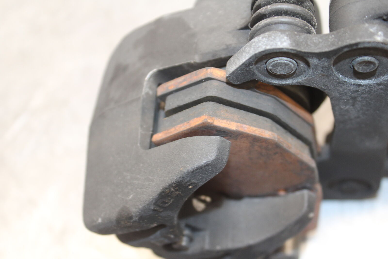 09-12 KAWASAKI NINJA ZX6R REAR BACK BRAKE CALIPER W MOUNT BRACKET BB698