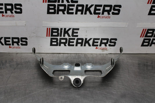 06-07 SUZUKI GSXR 600 FRONT GAS TANK BRACKET MOUNT BB880