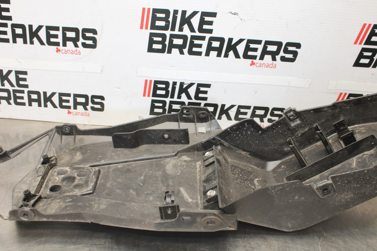 23-26 KAWASAKI NINJA ZX4RR REAR BACK TAIL UNDERTAIL BATTERY TRAY PLASTIC BB898