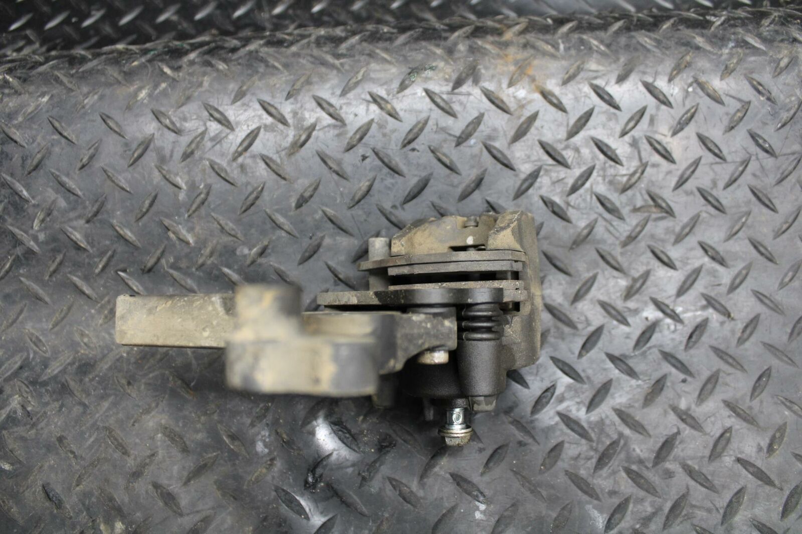 12-17 KAWASAKI NINJA 650 REAR  BRAKE CALIPER W MOUNT BRACKET 43034-0037 BB211