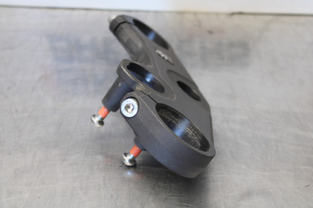18 SUZUKI GSXR750 FORKS UPPER TRIPLE TREE CLAMP BB891