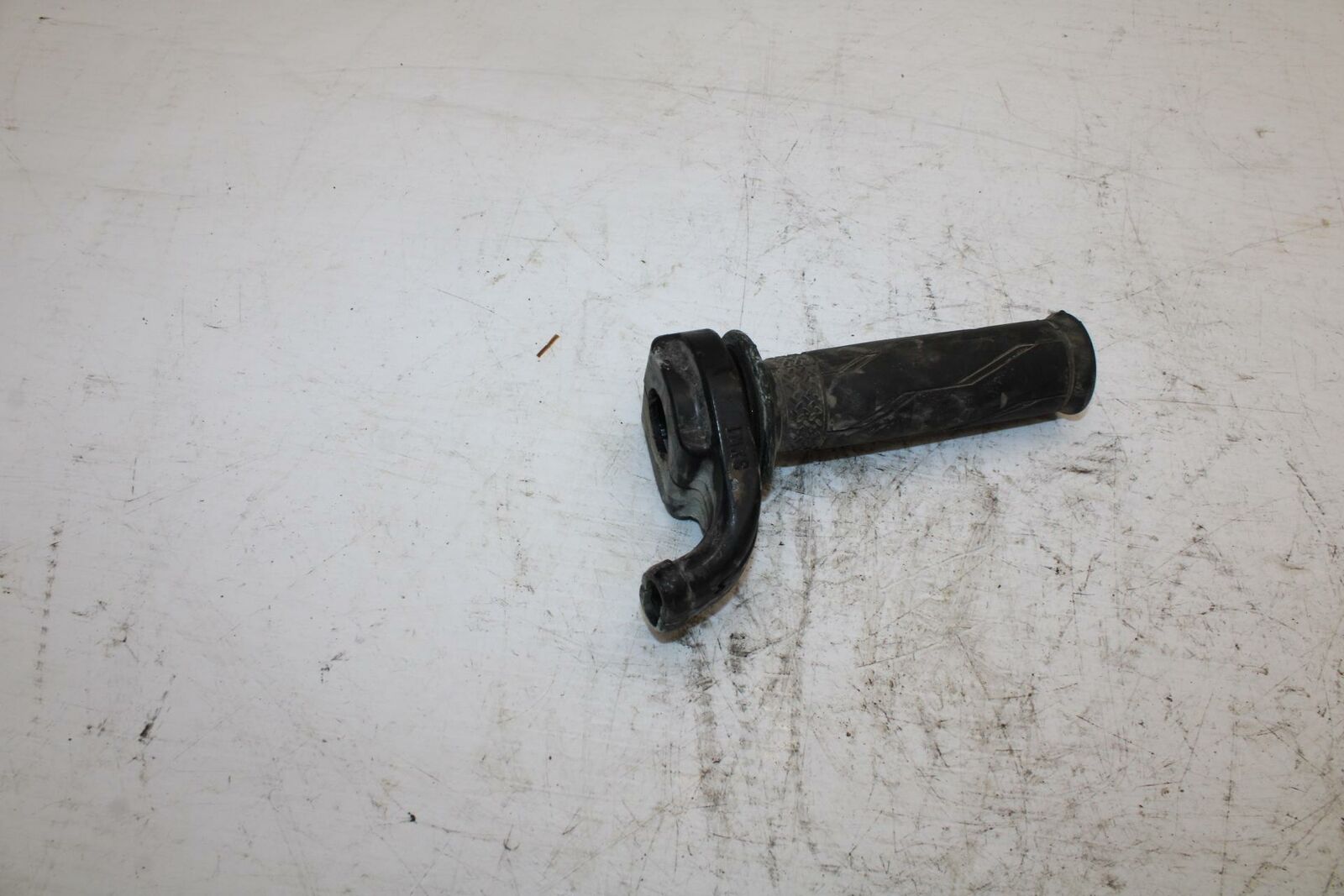08-17 YAMAHA YZF R6 THROTTLE CABLE LINE HOUSING GUIDE BB354