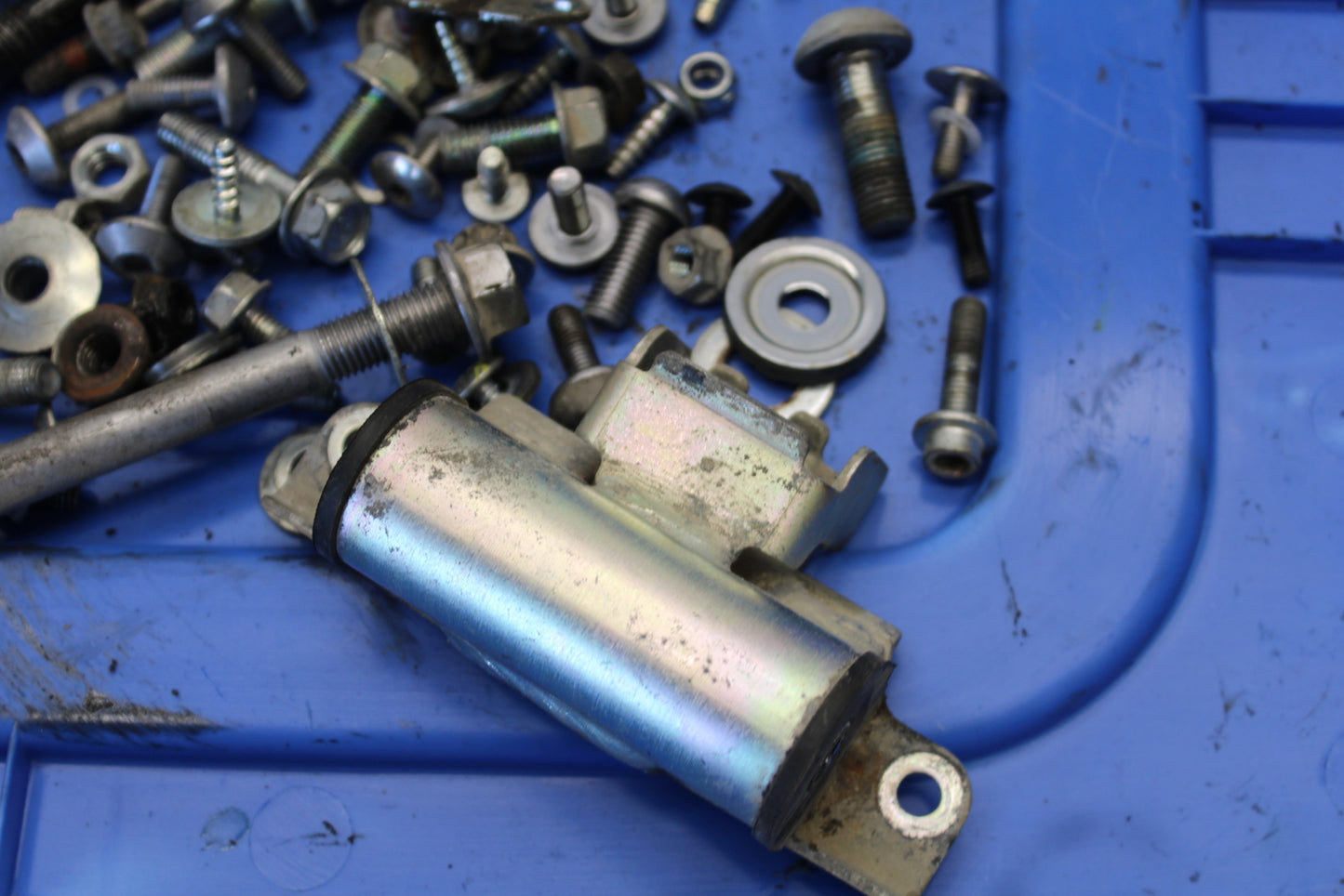 09-15 YAMAHA FZ6R ENGINE MOUNTING BOLTS HARDWARE MOTOR SCREWS BB686