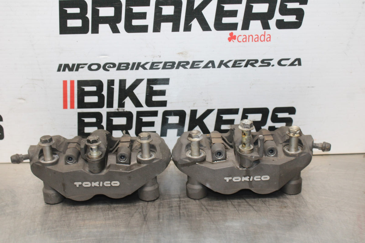 06-07 SUZUKI GSXR 600 RIGHT LEFT FRONT BRAKE CALIPER SET PAIR CALIPERS BB822