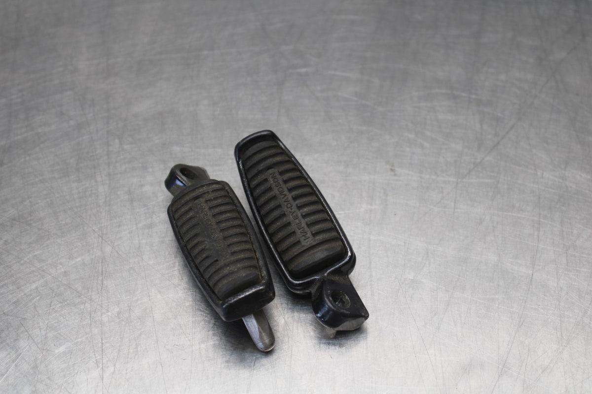 09-17 HARLEY-DAVIDSON V-ROD FRONT FOOT RESTS PEGS STEPS SET PAIR BB886