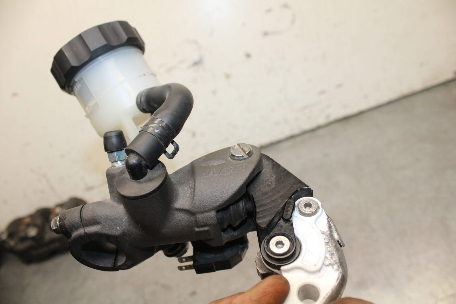 08-09 SUZUKI GSXR600 FRONT BRAKE MASTER CYLINDER w/ LEVER BB728