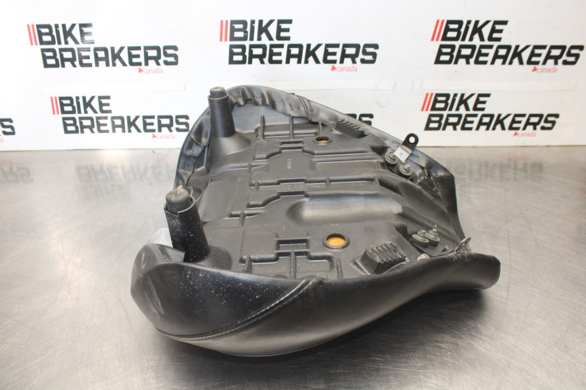 05-09 SUZUKI BOULEVARD C90 FRONT DRIVERS SEAT BB918