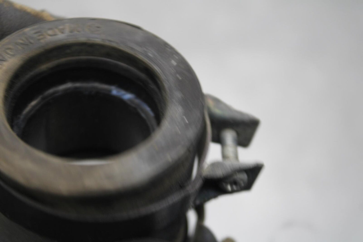 75 SUZUKI GT 550 CARBS CARBURETORS INTAKE BOOTS BB67