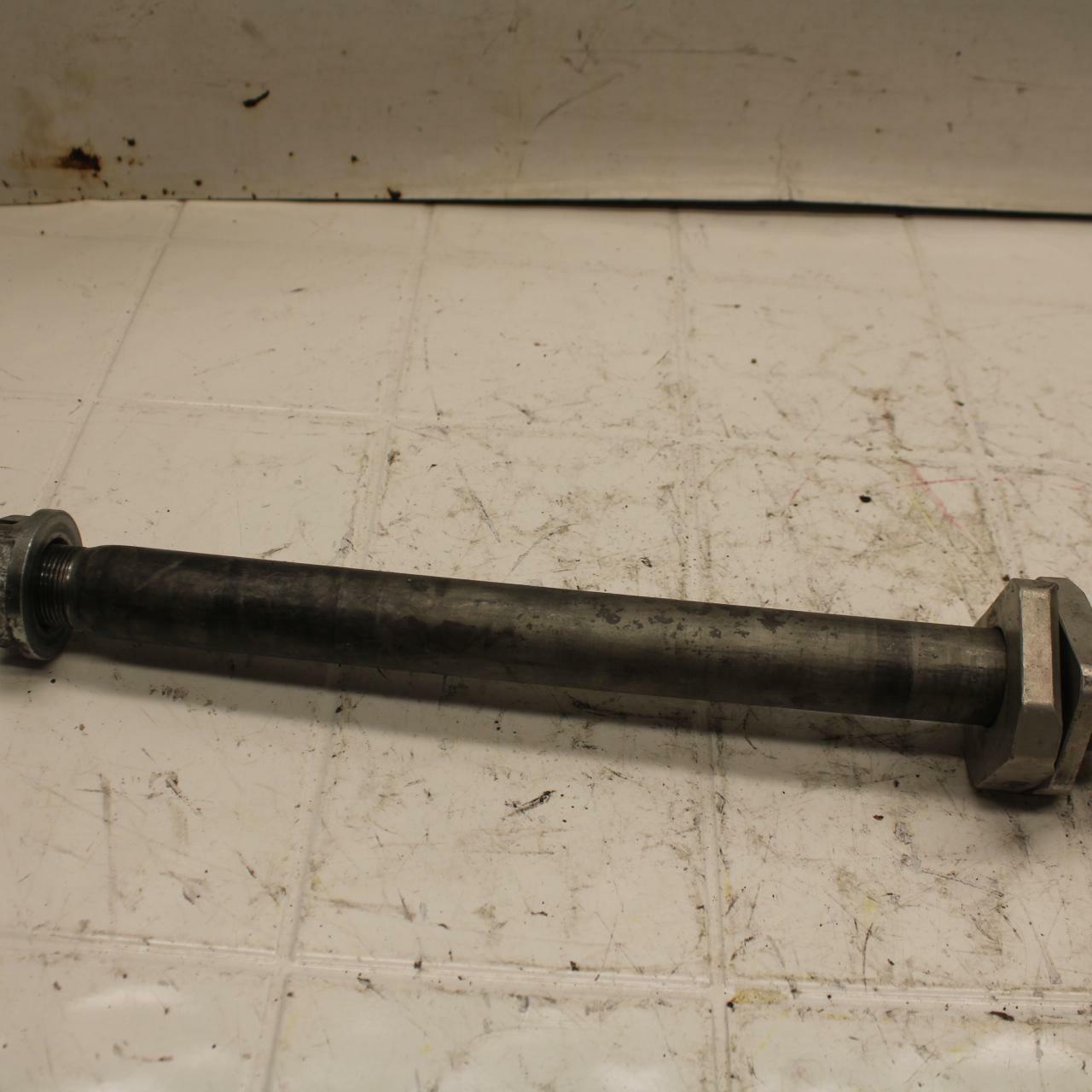 04-05 SUZUKI GSXR600 REAR AXLE BACK WHEEL RIM PIVOT BOLT AXEL BB20