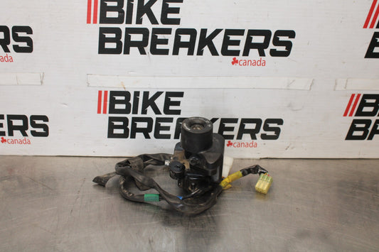 17 YAMAHA YZF R6 IGNITION LOCK NO KEY BB922
