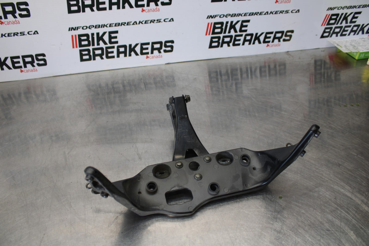 01-06 HONDA CBR600F4I UPPER FAIRING MIRROR GAUGES STAY BRACKET BB185