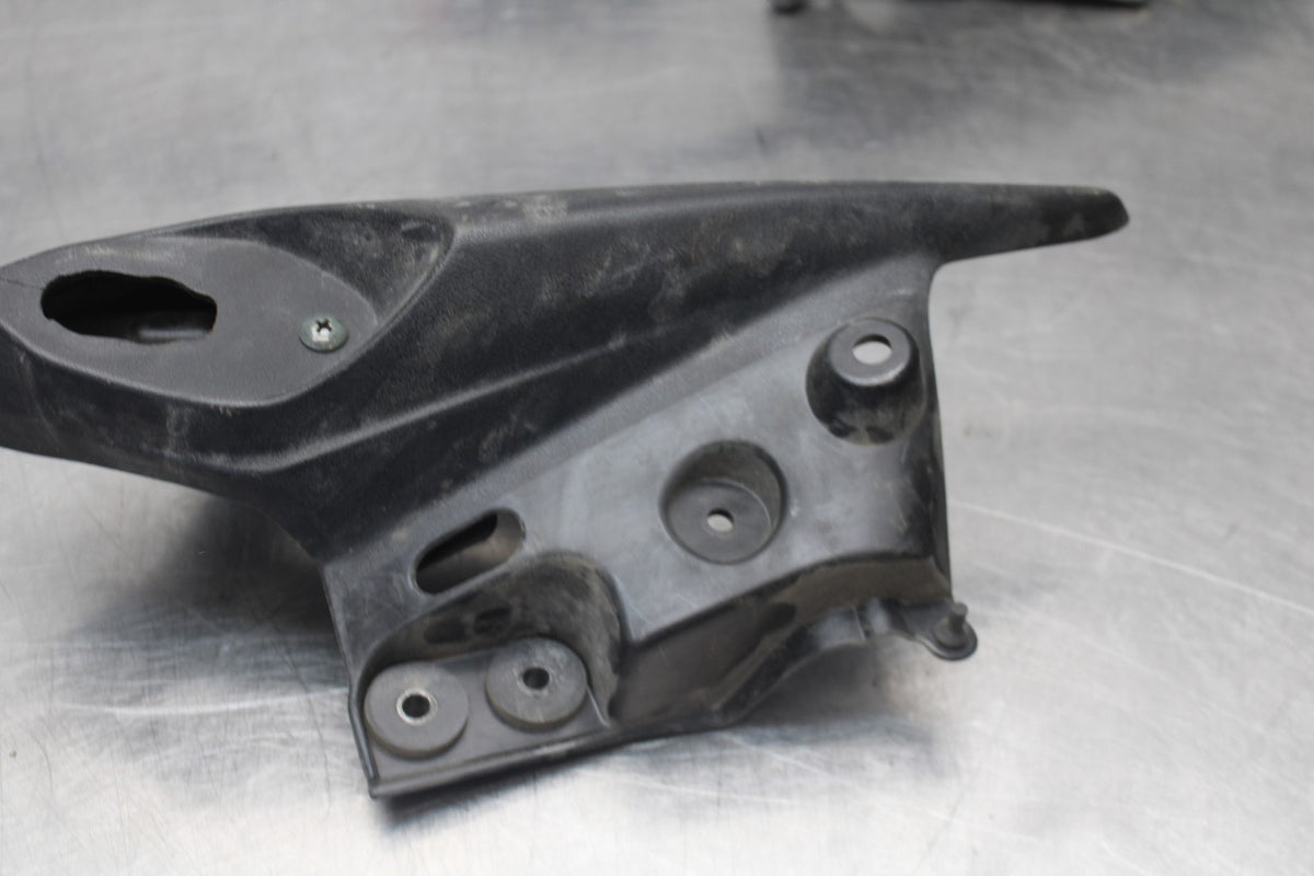 05-06 KAWASAKI NINJA ZX6R RIGHT LEFT REAR BACK TAIL FAIRING COWL SHROUD BB877