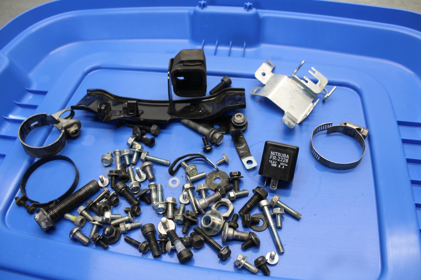 15-16 KAWASAKI EX300 MISCELLANEOUS MOUNTING BOLTS HARDWARE MOTOR BB635