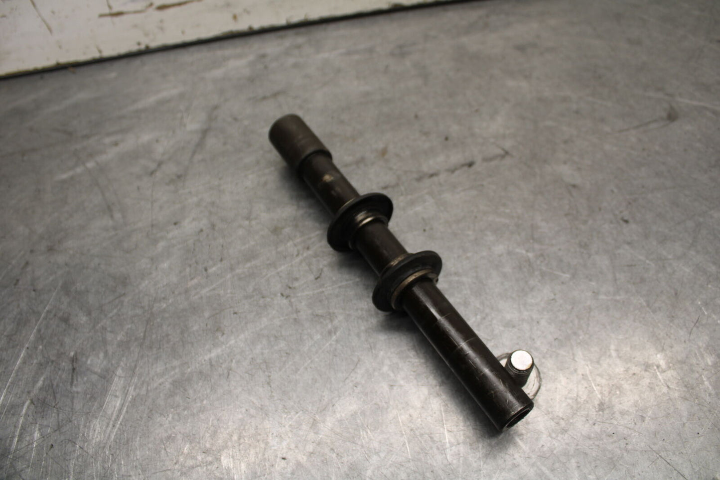 04-06 YAMAHA YZF R1 FRONT WHEEL RIM AXLE PIVOT BOLT 2C0-25181-00-00 BB659