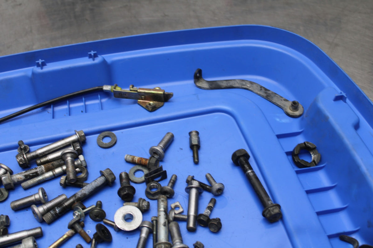 06 KAWASAKI Z750 BOLTS HARDWARE MOTOR SCREWS BB837