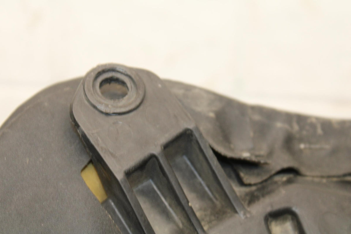 2007 Yamaha YZF R6 FRONT DRIVERS SEAT PAD SADDLE PILLION 2C0-24710-00-00 BB590