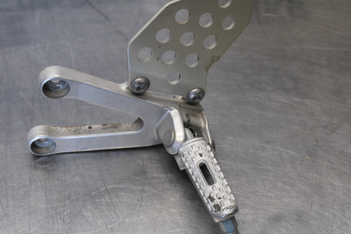 05-06 HONDA CBR600RR LEFT REARSET REAR SET DRIVER FOOT PEG REST STOP BB893