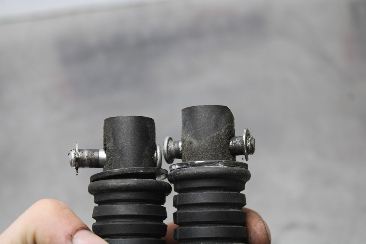 24-25 KAWASAKI ELIMINATOR 450 REAR PASSENGER FOOT STEP PEG SET PAIR BB869