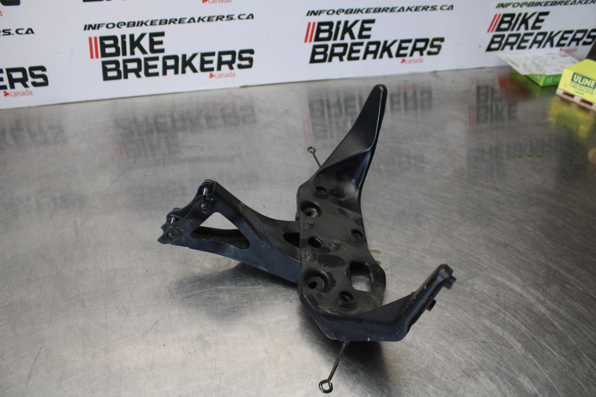 01-06 HONDA CBR600F4I UPPER FAIRING MIRROR GAUGES STAY BRACKET BB185