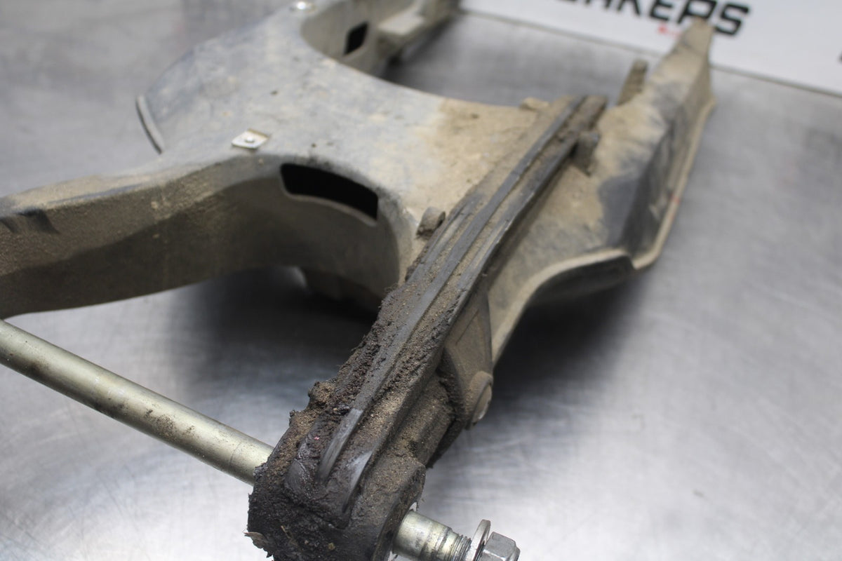 15 TRIUMPH TIGER 800 REAR SWINGARM BACK SUSPENSION SWING ARM BB873