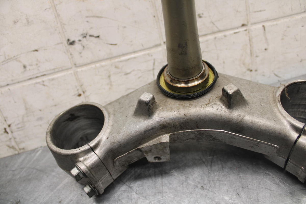1998 Suzuki TL1000S FRONT FORKS CLAMP LOWER TRIPLE TREE STEM BB508