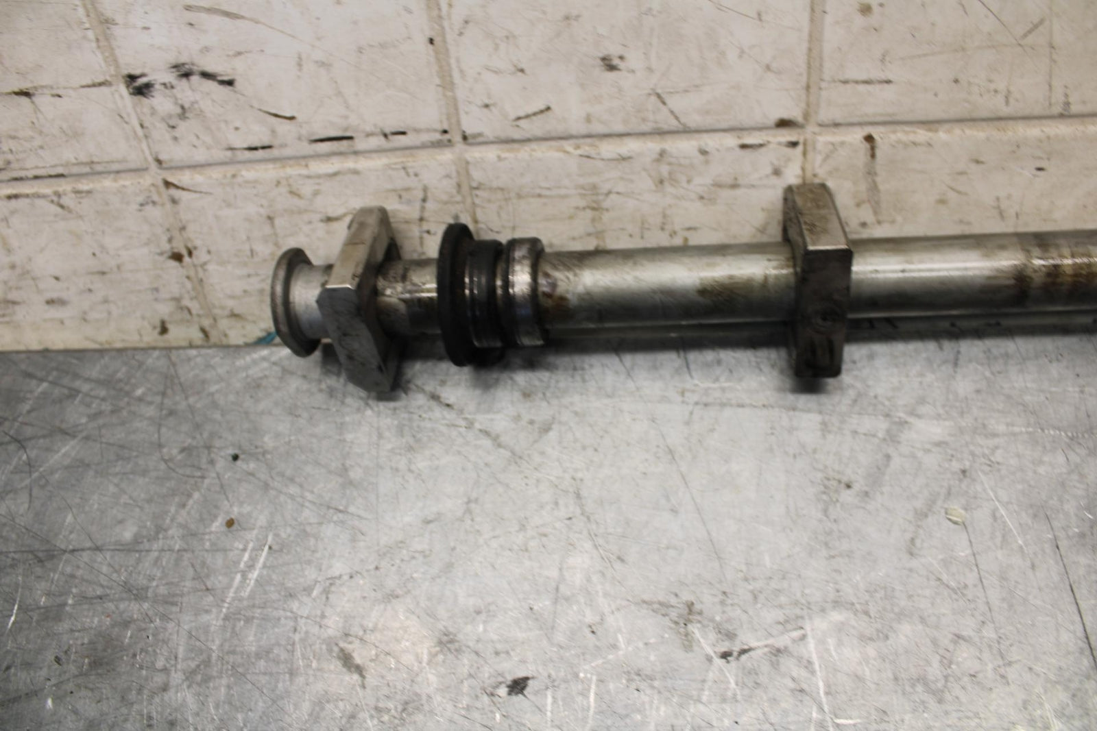 2016 Honda CBR1000RR REAR AXLE WHEEL RIM PIVOT BOLT AXEL 42301-MFL-000 BB530