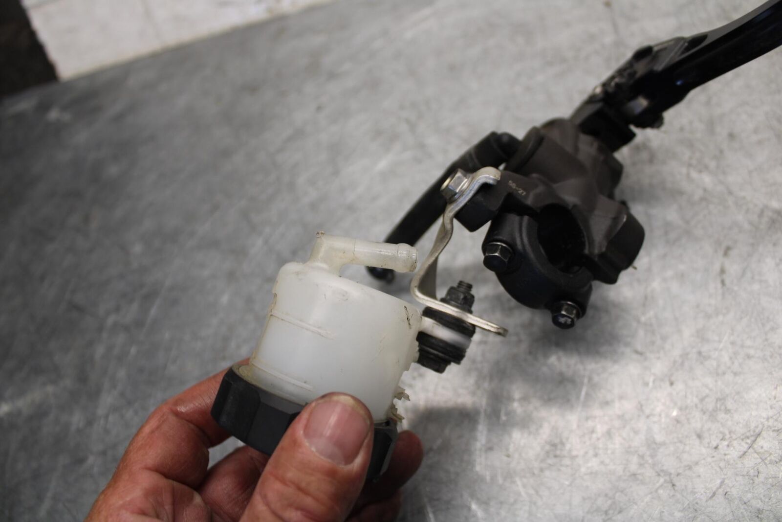 2016 Honda CBR1000RR FRONT BRAKE MASTER CYLINDER w/ VORTEX LEVER BB530