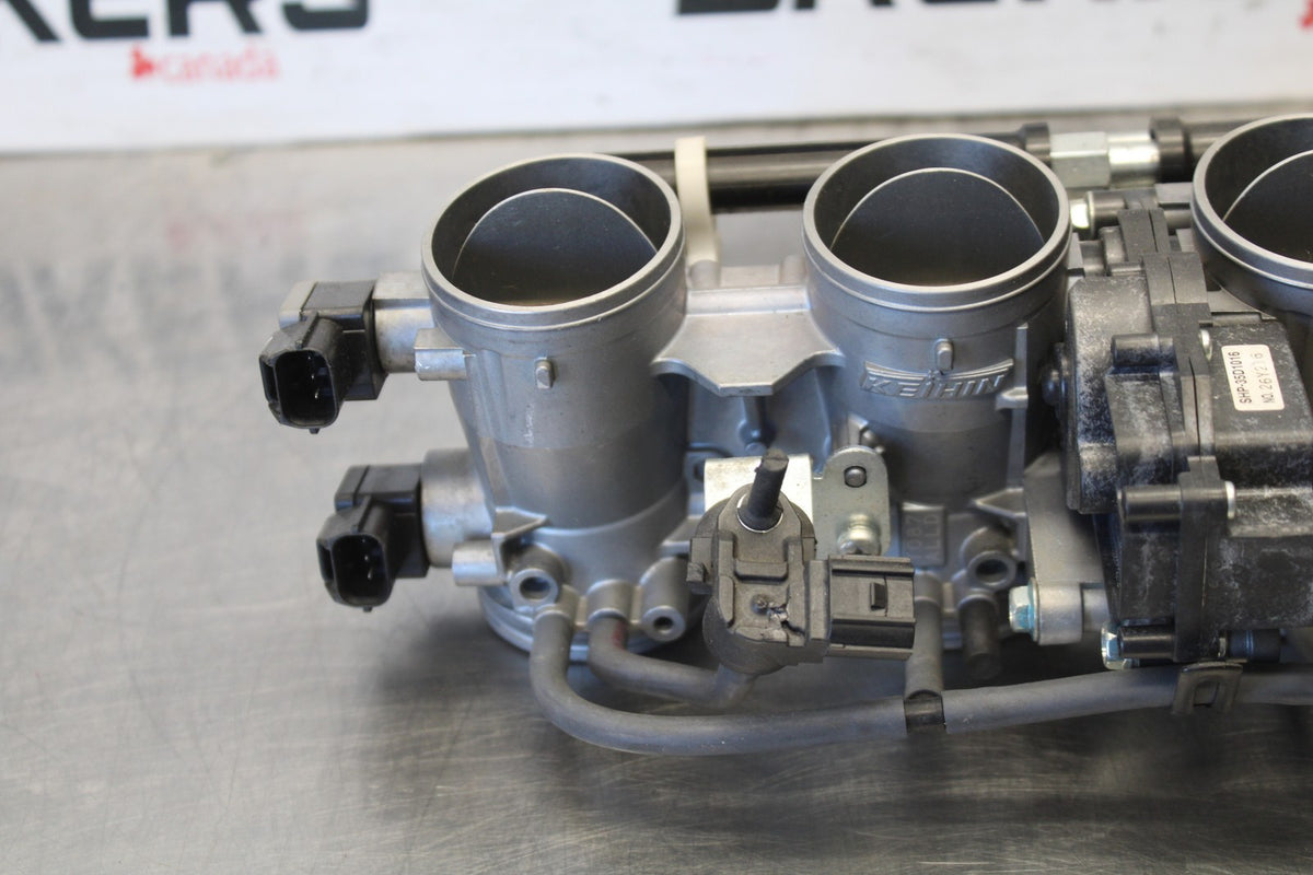 20-22 KAWASAKI NINJA ZX6R MAIN FUEL INJECTORS / THROTTLE BODIES BB884-B
