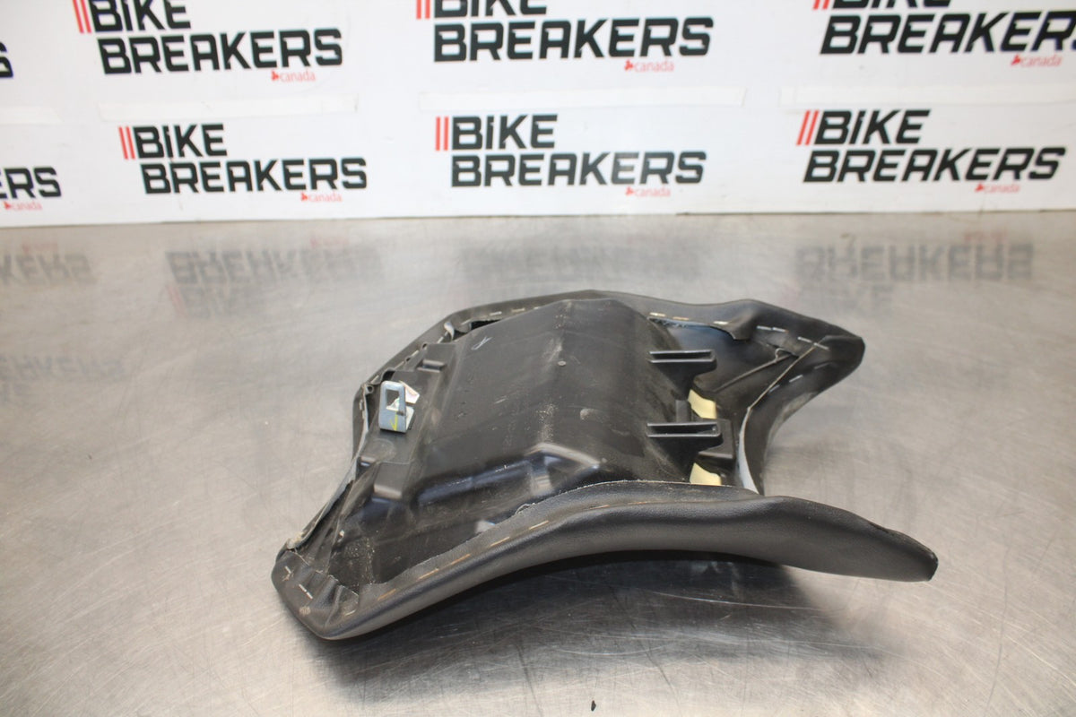 24-25 KAWASAKI NINJA 500 ABS FRONT DRIVERS SEAT PAD SADDLE PILLION BB899