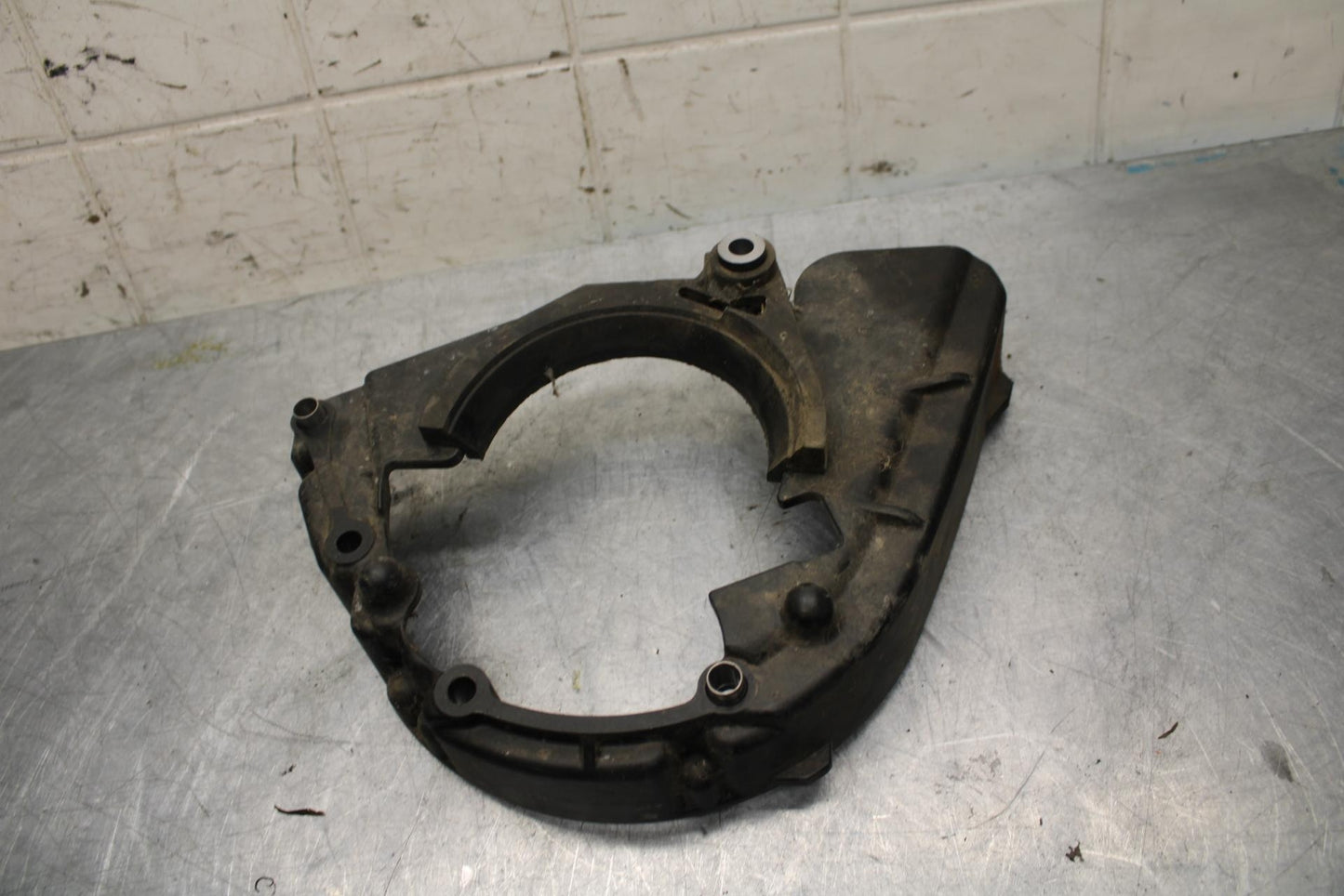 2007 Yamaha V Star 1300 XVS1300A ENGINE SPROCKET COVER PULLY INNER BB03