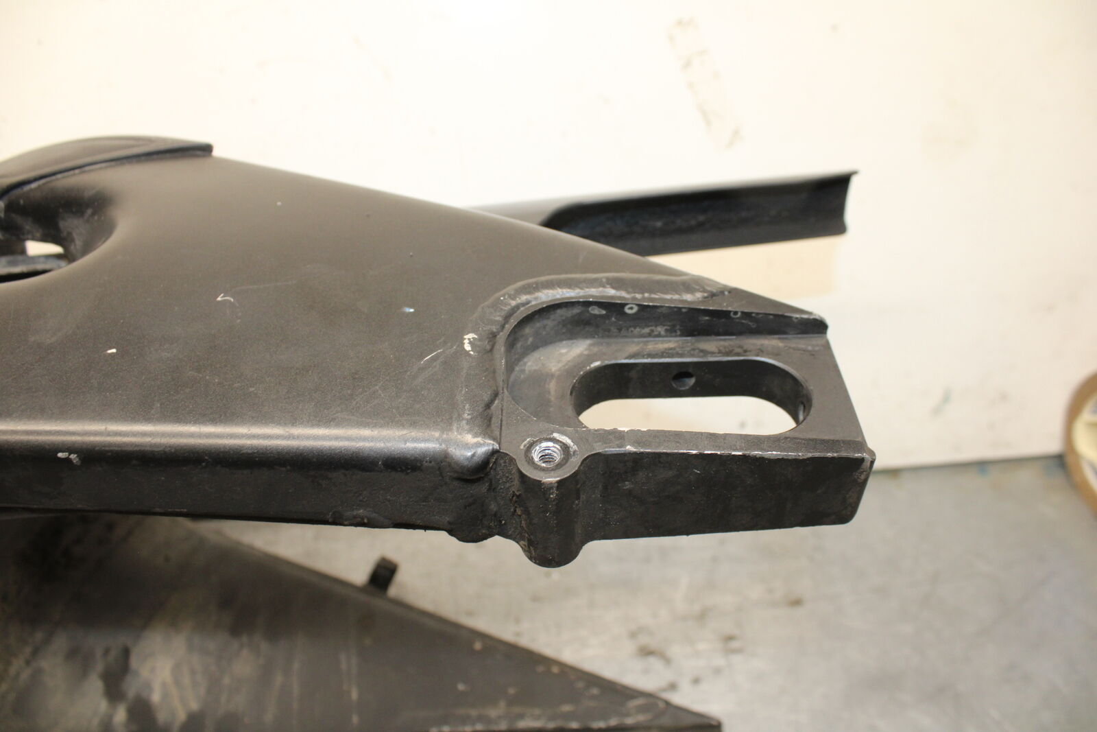 06 YAMAHA YZF R6 REAR SWINGARM BACK SUSPENSION SWING ARM BB716