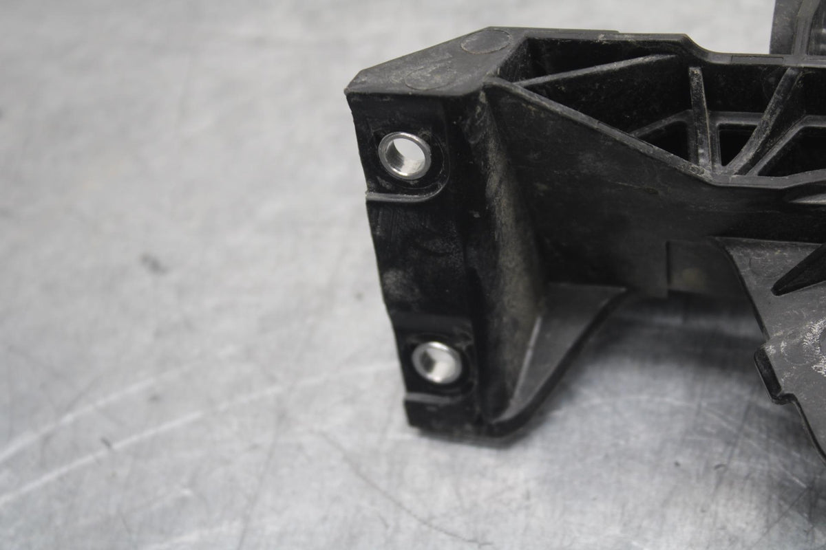 2016 BMW S1000R ABS FRONT GAS TANK BRACKET MOUNT BB604