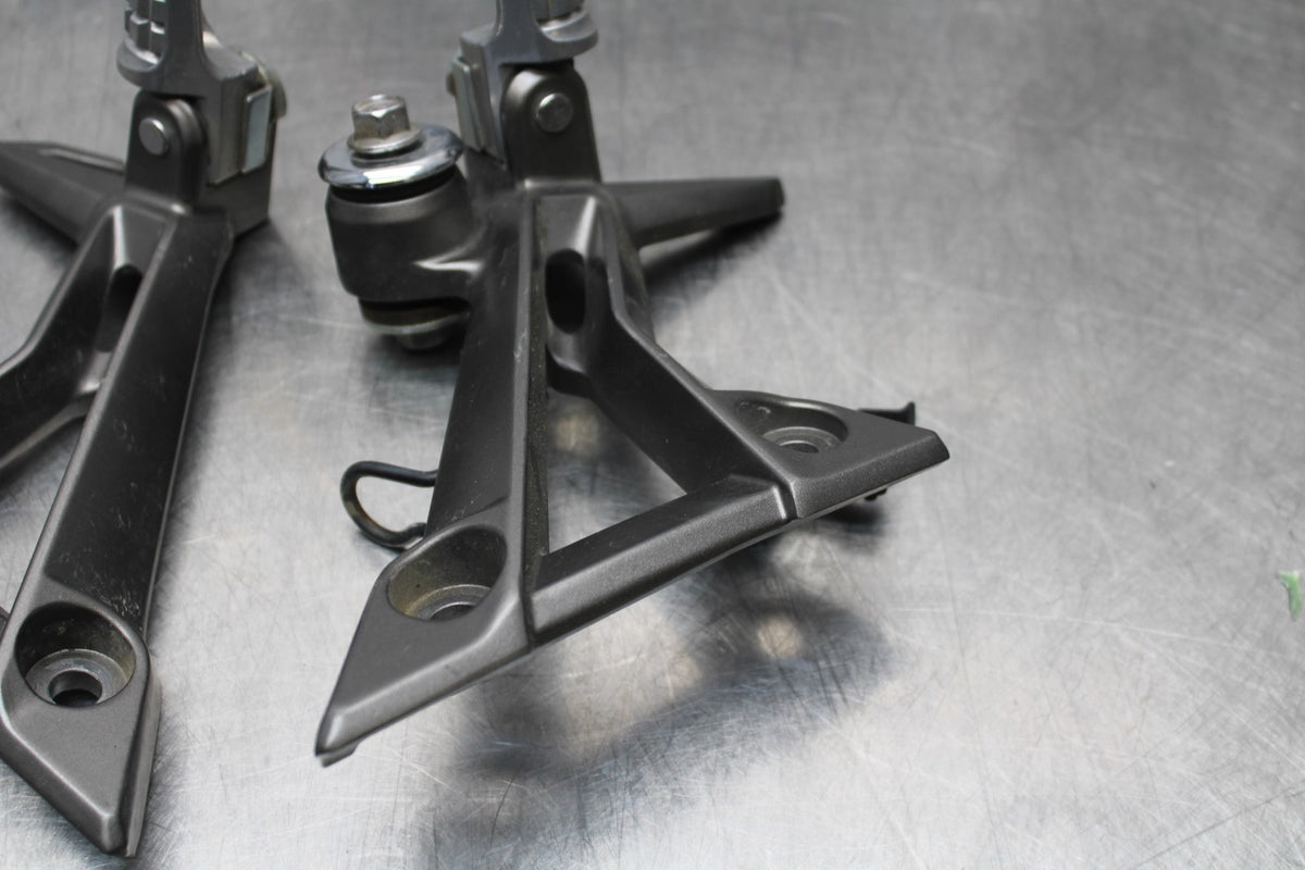 13-17 KAWASAKI NINJA 300 EX300 ABS REAR BACK PASSENGER PEG SET PAIR BB187