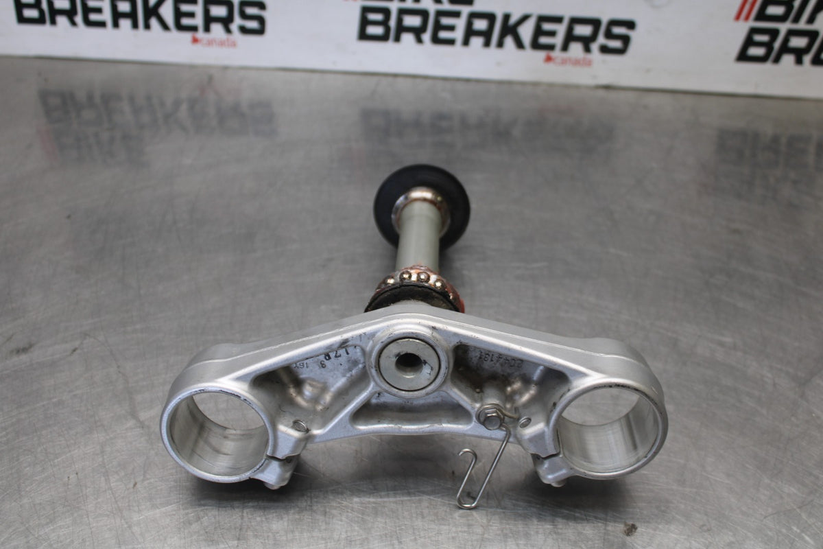 12 TRIUMPH STREET TRIPLE R FRONT FORKS CLAMP LOWER TRIPLE TREE STEM BB914