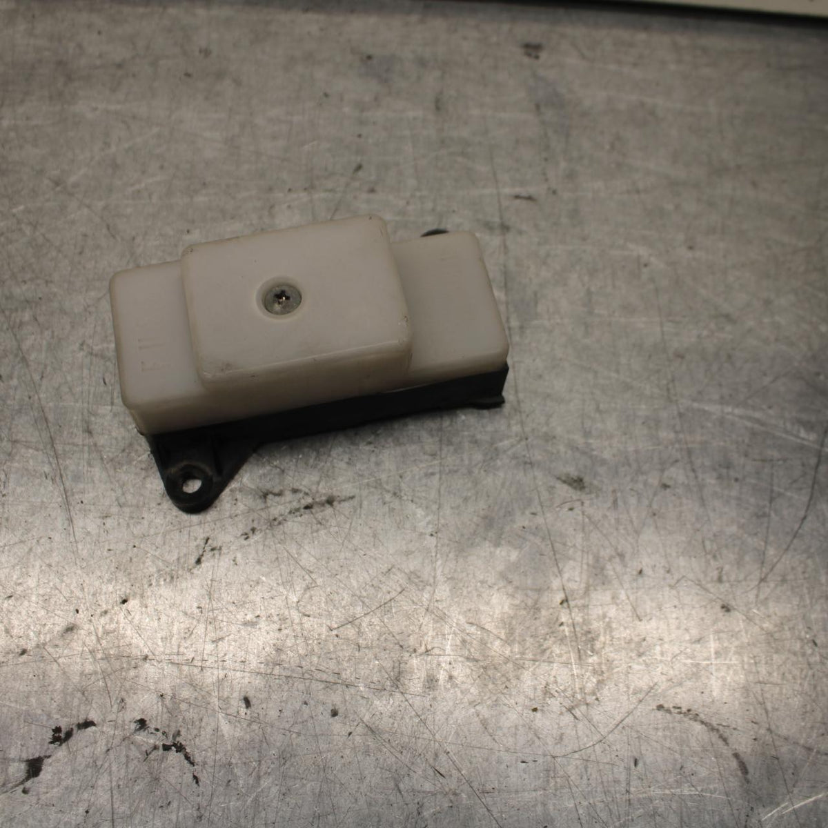 1988 Suzuki Katana 600 GSX600F RELAY ASSEMBLY FUSE BOX BB94