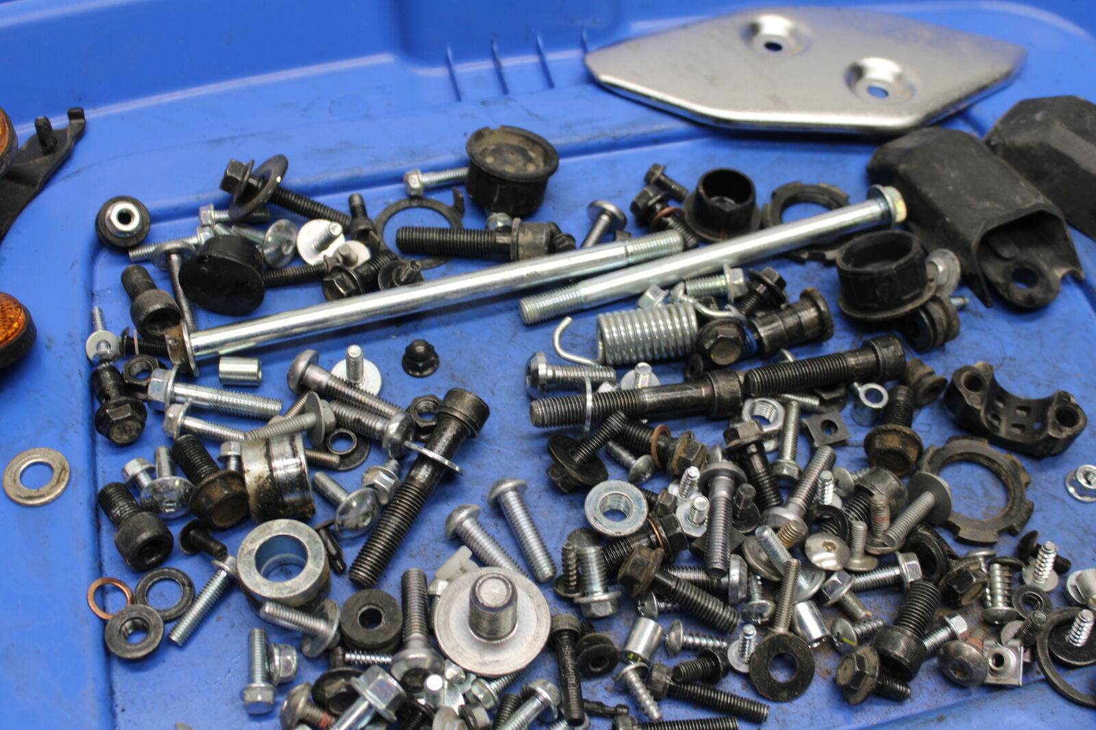 19-24 YAMAHA R3 MOUNTING BOLTS HARDWARE MOTOR SCREWS BB736