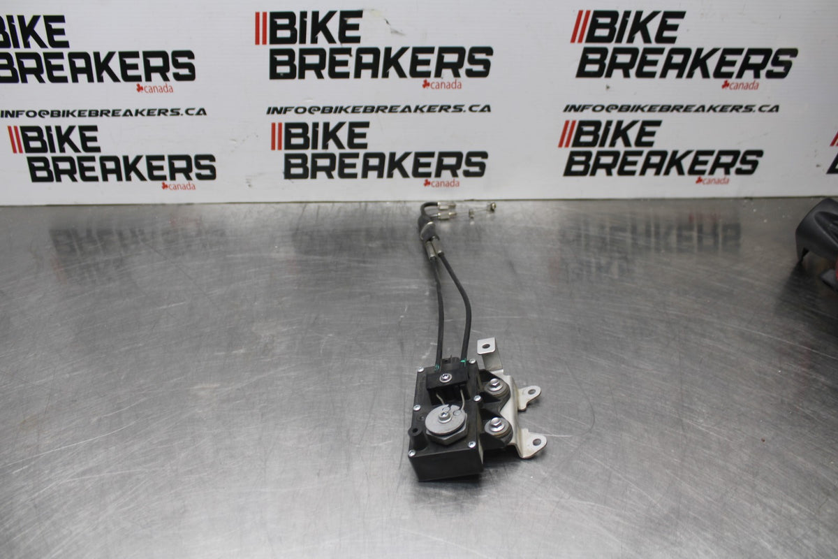 13-14 TRIUMPH DAYTONA 675 AIRBOX INTAKE VELOCITY STACKS BB685