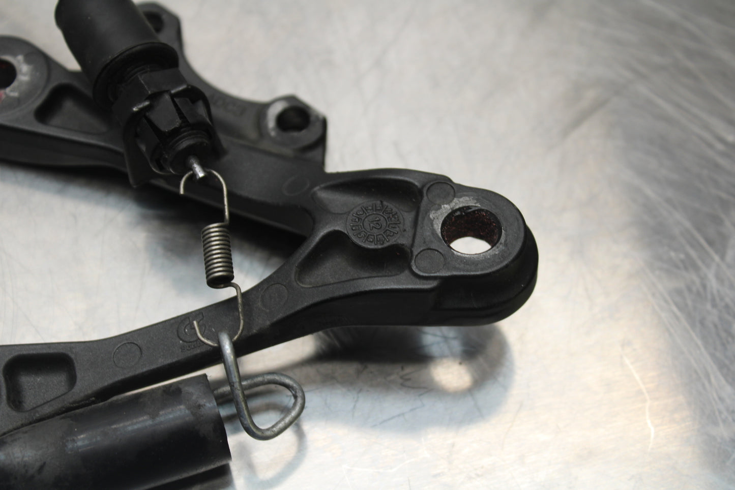 13-17 KAWASAKI NINJA ZX6R ZX636 ABS RIGHT REARSET REAR SET DRIVER FOOT PEG BB143