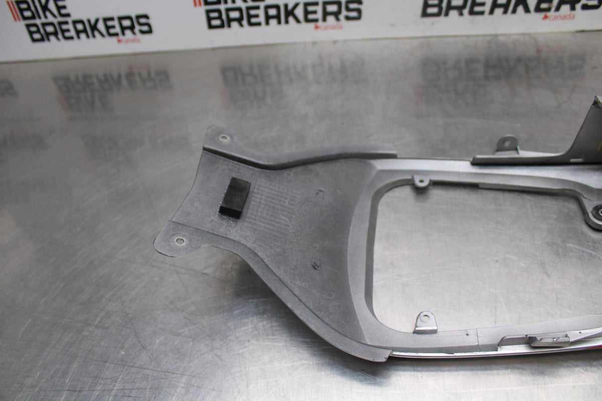 06-07 SUZUKI GSXR 600 CENTER REAR BACK TAIL FAIRING COWL BB822