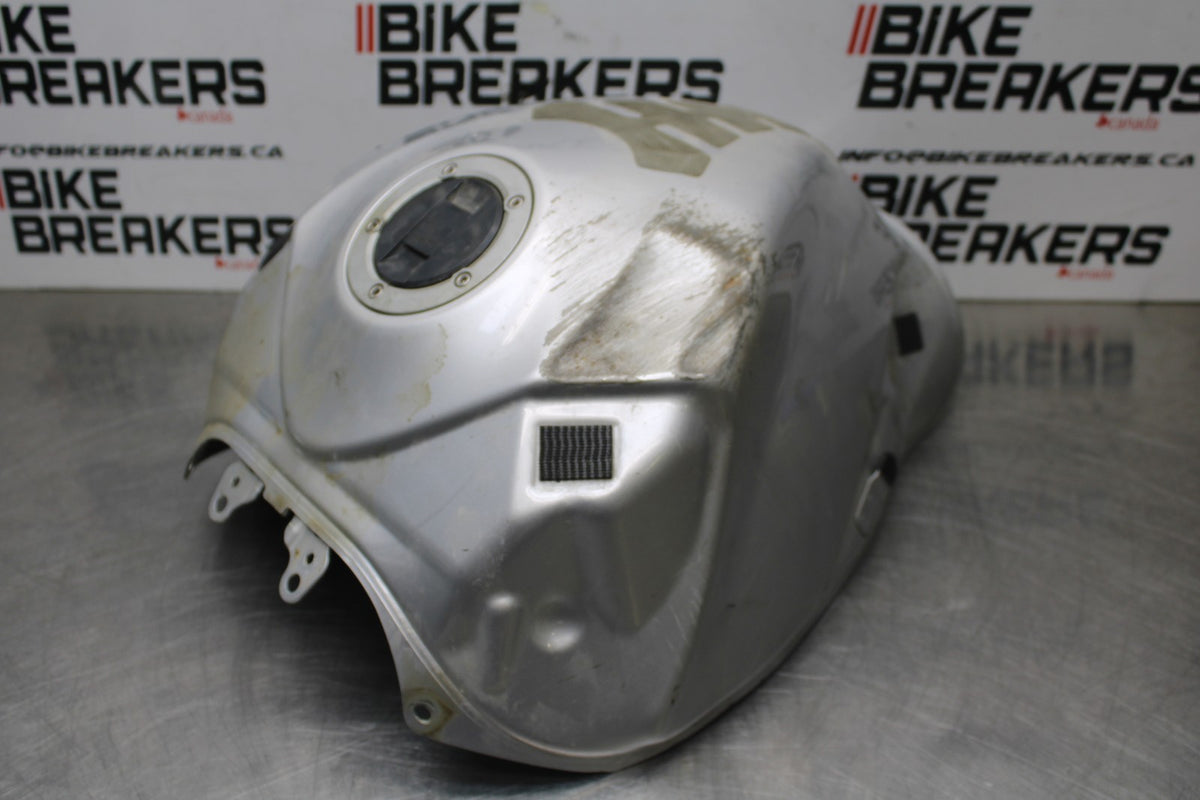 06-07 SUZUKI GSXR600 GAS TANK FUEL CELL PETROL RESERVOIR NO KEY BB792-B