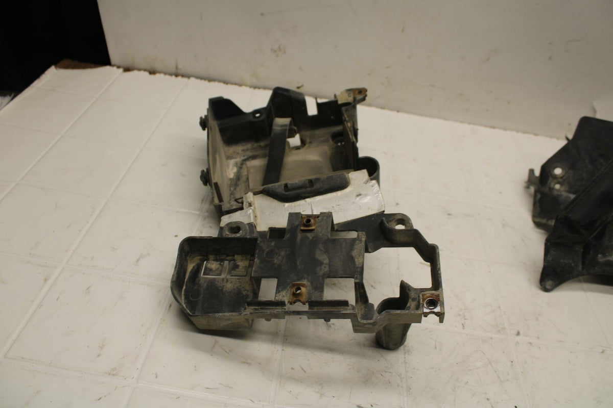 07-08 YAMAHA V STAR 1100 BATTERY TRAY BOX HOLDER BB404