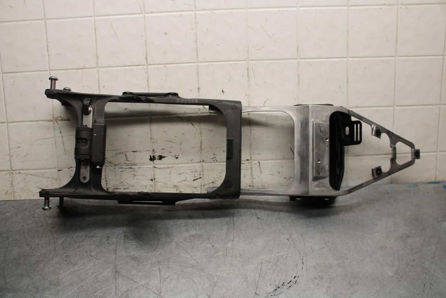 2009 Kawasaki Ninja ZX6R ZX600R REAR TAIL SUBFRAME SUB FRAME 32160-0398  BB548