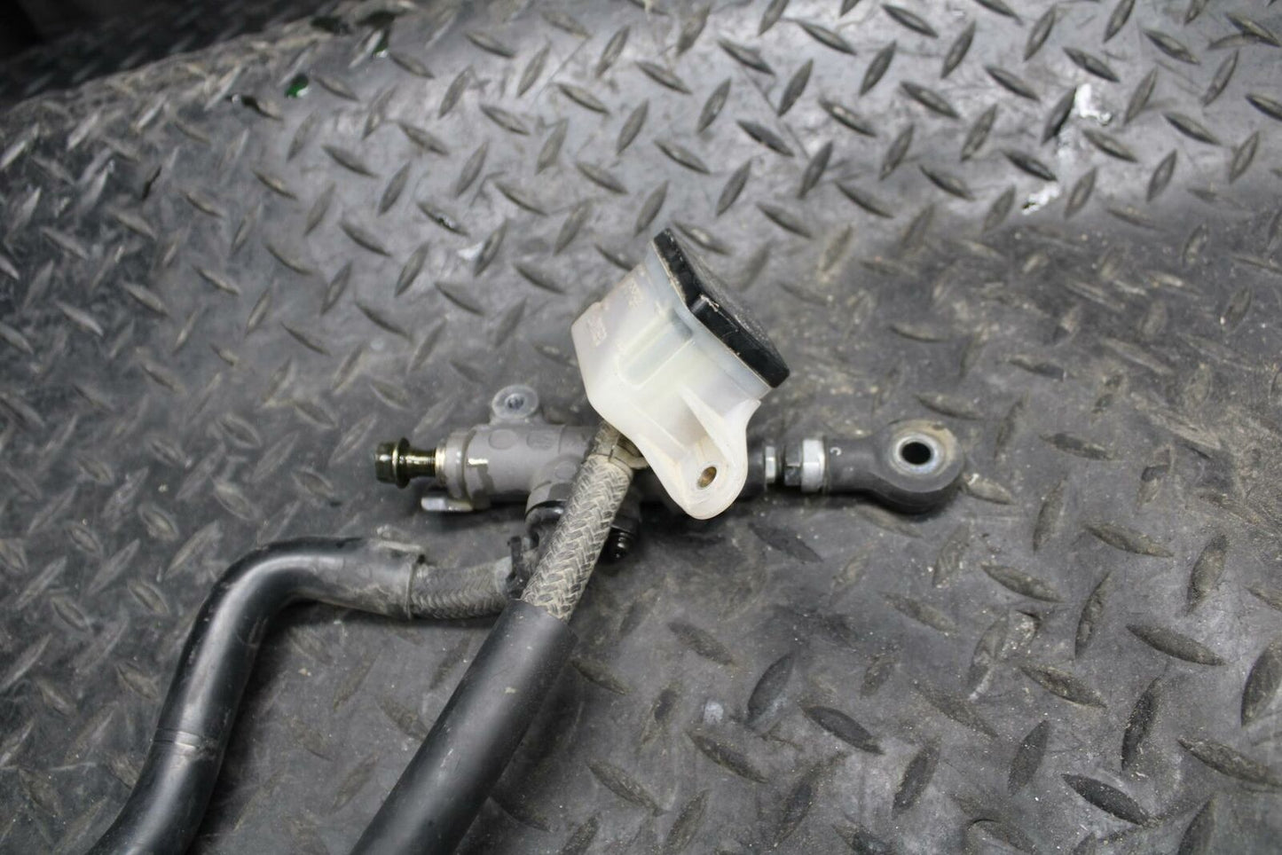 03-04 HONDA CBR600RR REAR BACK BRAKE MASTER CYLINDER W RESERVOIR BB200
