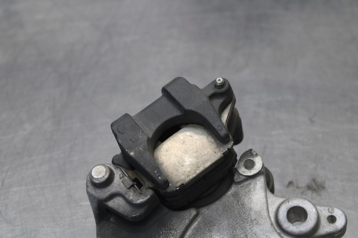15-17 YAMAHA FJ09 REAR BACK BRAKE CALIPER W MOUNT BRACKET BB906