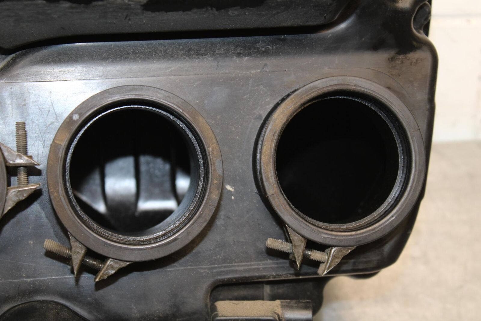 2001 Suzuki GSXR750 AIRBOX AIR INTAKE FILTER BOX 13700-35F00 BB553