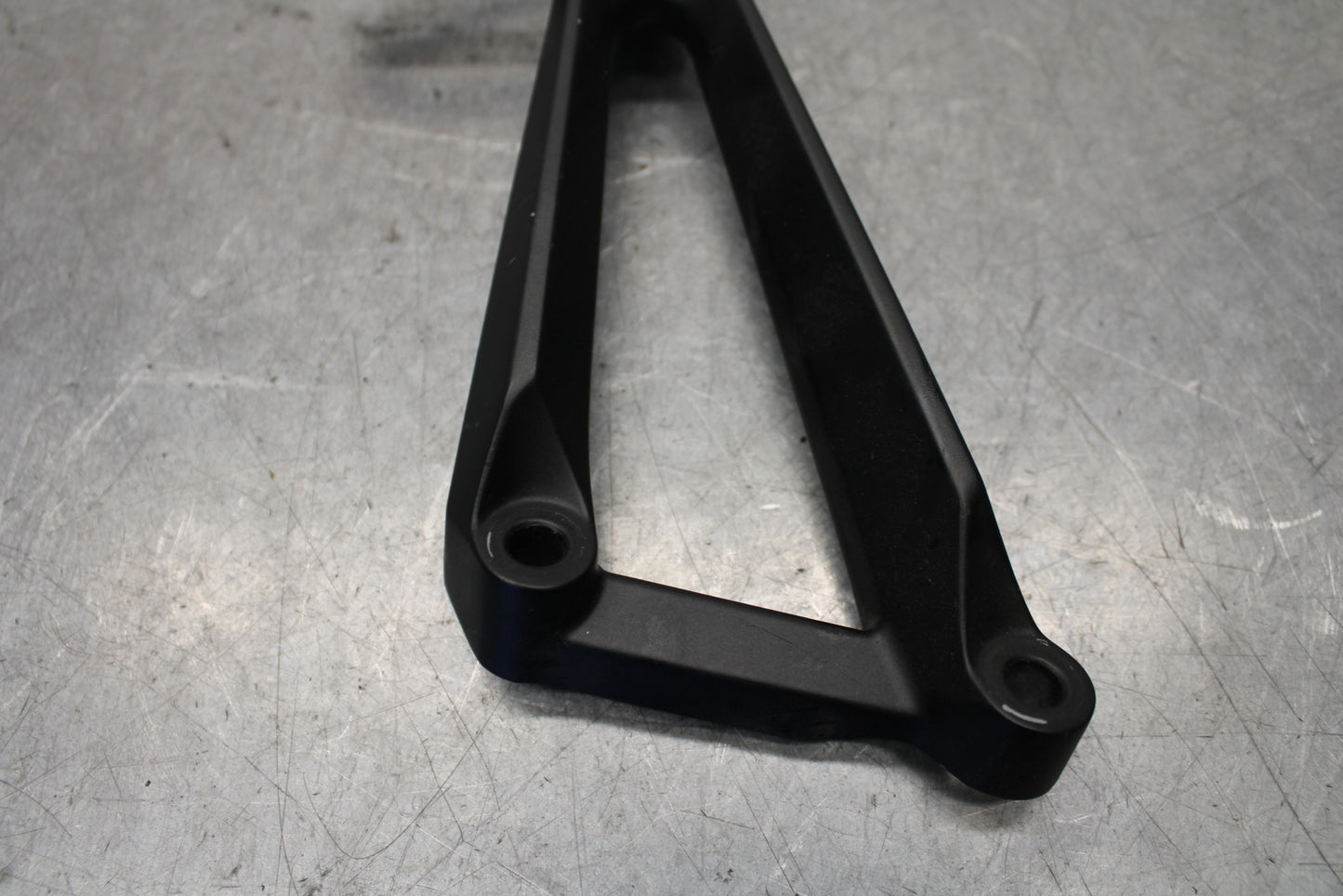 15-17 YAMAHA YZF R3 RIGHT REAR BACK PASSENGER PEG BB651