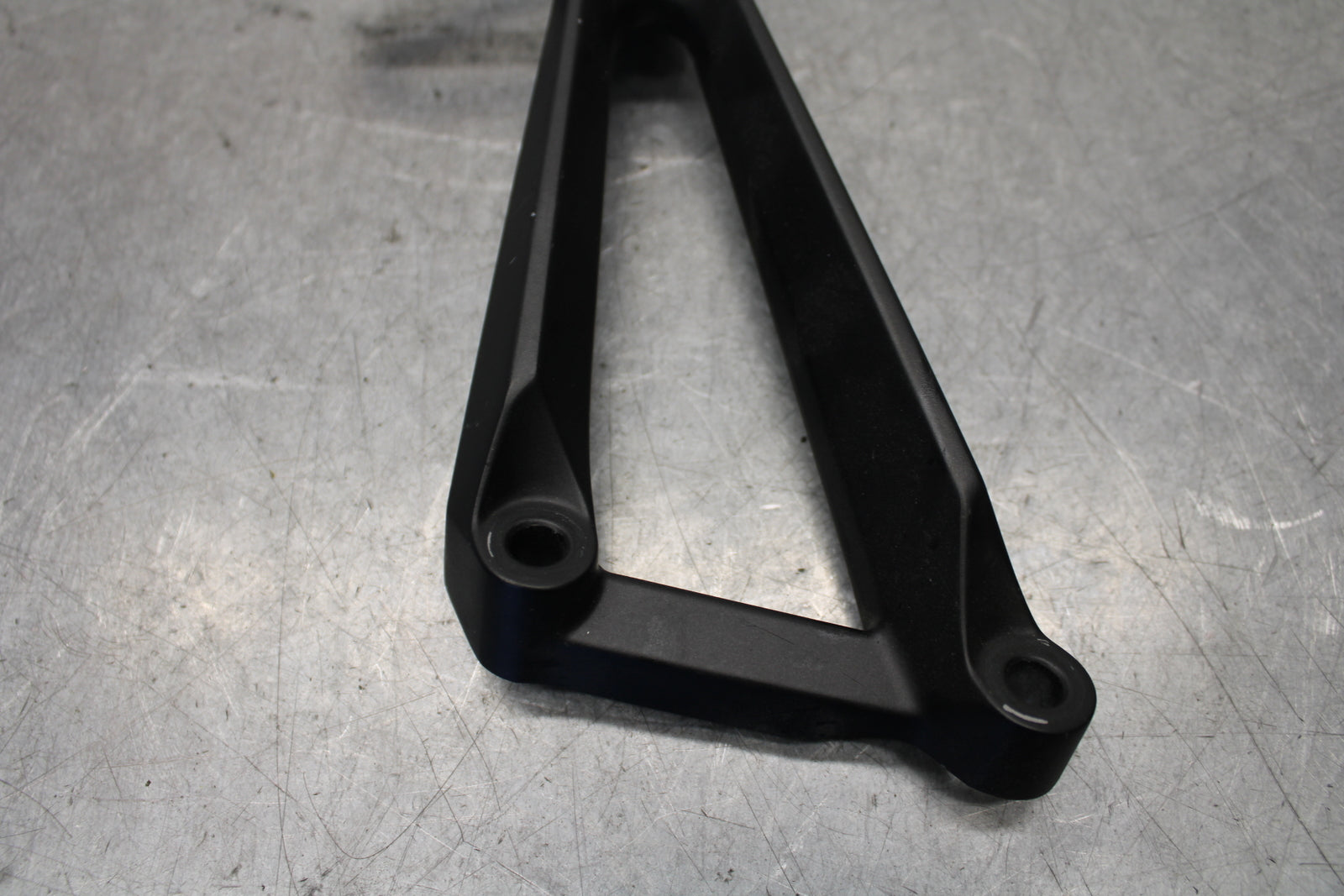 15-17 YAMAHA YZF R3 RIGHT REAR BACK PASSENGER PEG BB651
