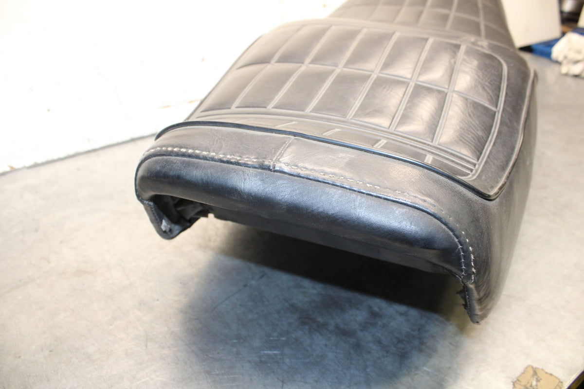 82-83 YAMAHA MAXIM 750 FRONT DRIVERS SEAT BB671