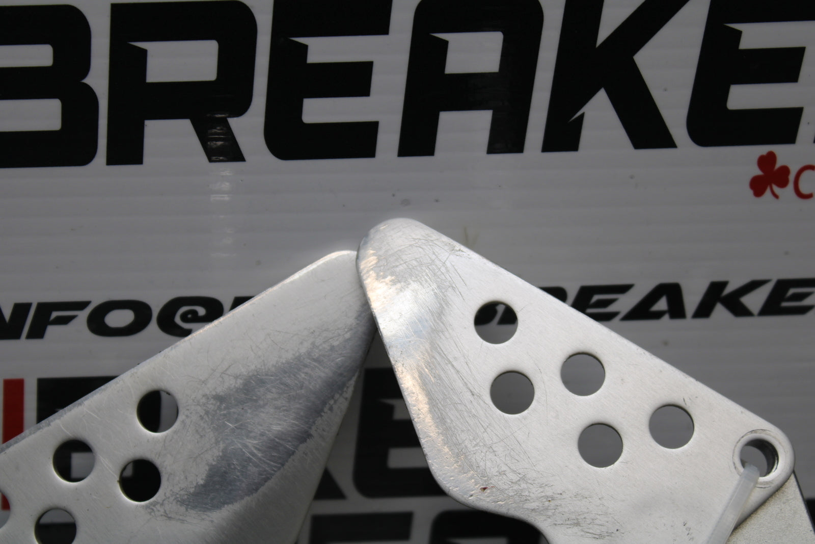 04-05 KAWASAKI NINJA ZX10R RIGHT LEFT REARSETS REAR SET DRIVER FOOT PEGS  BB163